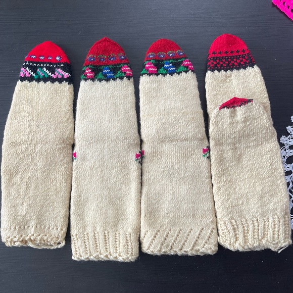 4 pair of socks - Picture 1 of 2